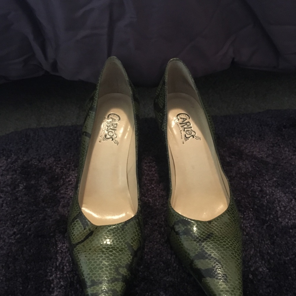 Beautiful Green/Black narrow heel.